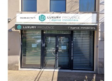 Enseigne et Lambrequin pour Luxury Provence