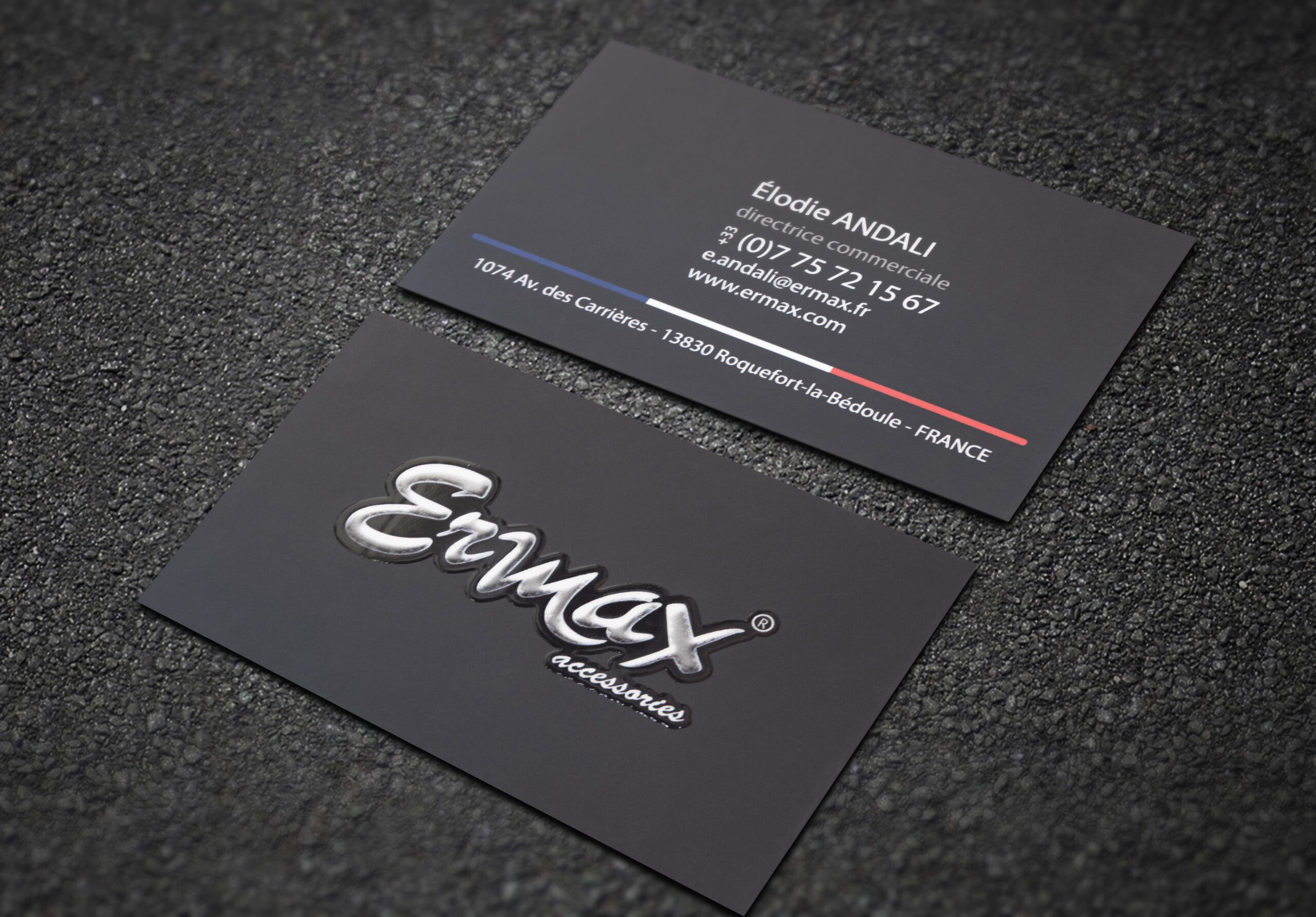 Carte de visite noire Ermax avec logo en vernis sélectif 3D et coordonnées commerciales