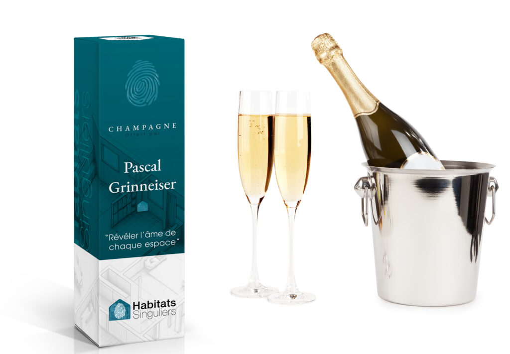 Coffret de champagne personnalisé pour Habitats Singuliers, conçu par Zébra design, avec deux flûtes et un seau à champagne.